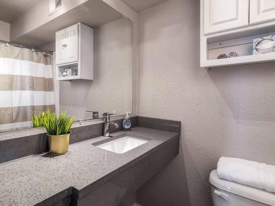 W 2W-Westport Gem Book A Stay Remodeled 1Bd Kansas City Exterior photo